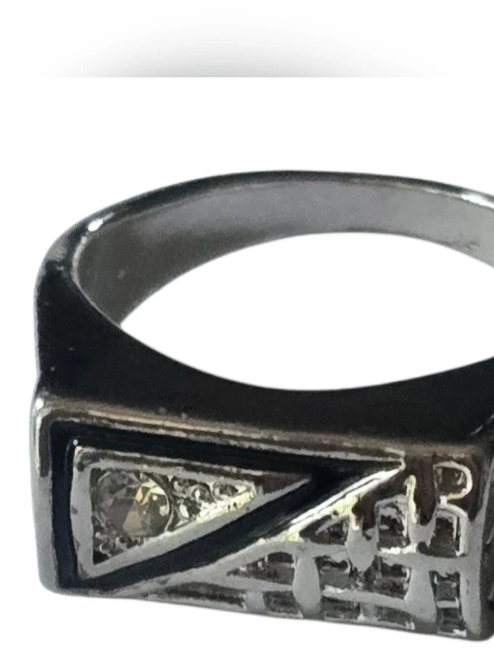MENS SIZE 8 RECTAGULAR LATTICE CZ , BLING SIDE QUILTED CROSSHATCH BAND RING